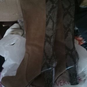Womens boots .size 10 both pair